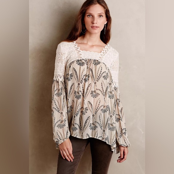 FLOREAT by ANTHROPOLOGIE Cantata Peasant Top in Neutral Motif